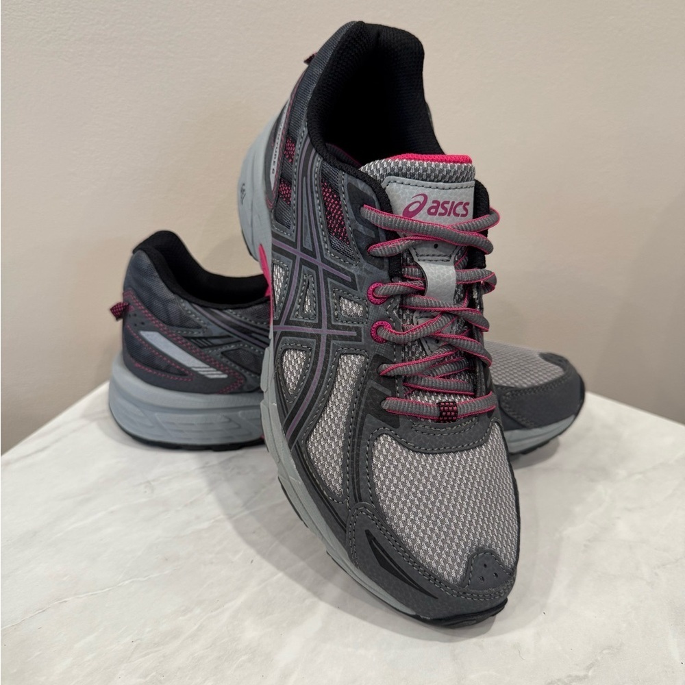 🔥NWOT ASICS Women's Gray and Pink Running Shoes🔥